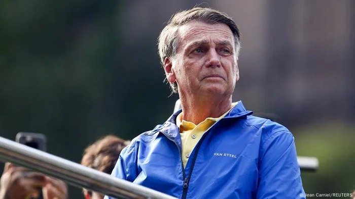 Bolsonaro está com câncer de pele, diz médico do ex-presidente