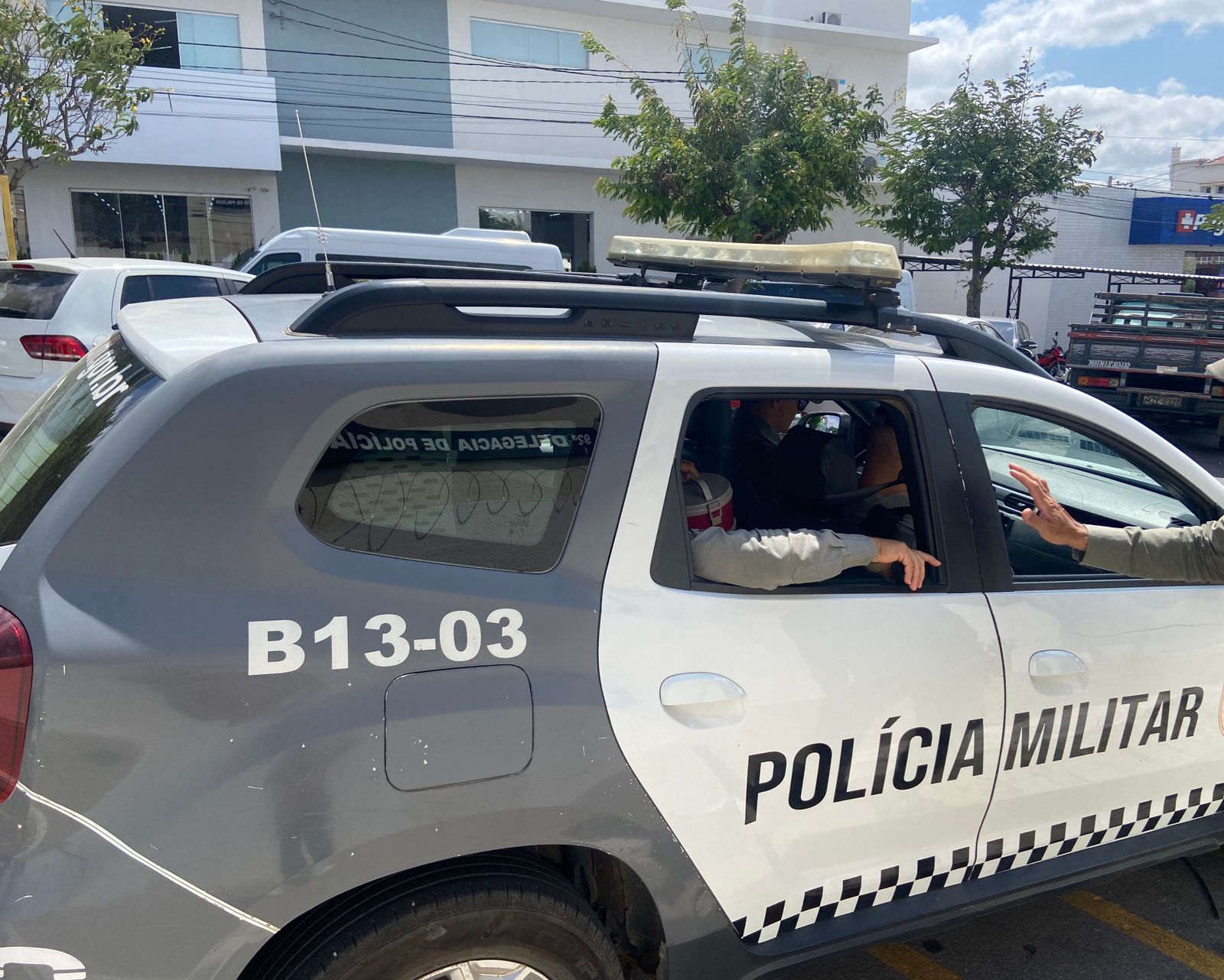 Polícia Militar prende dois suspeitos após furto a loja de celulares em Currais Novos