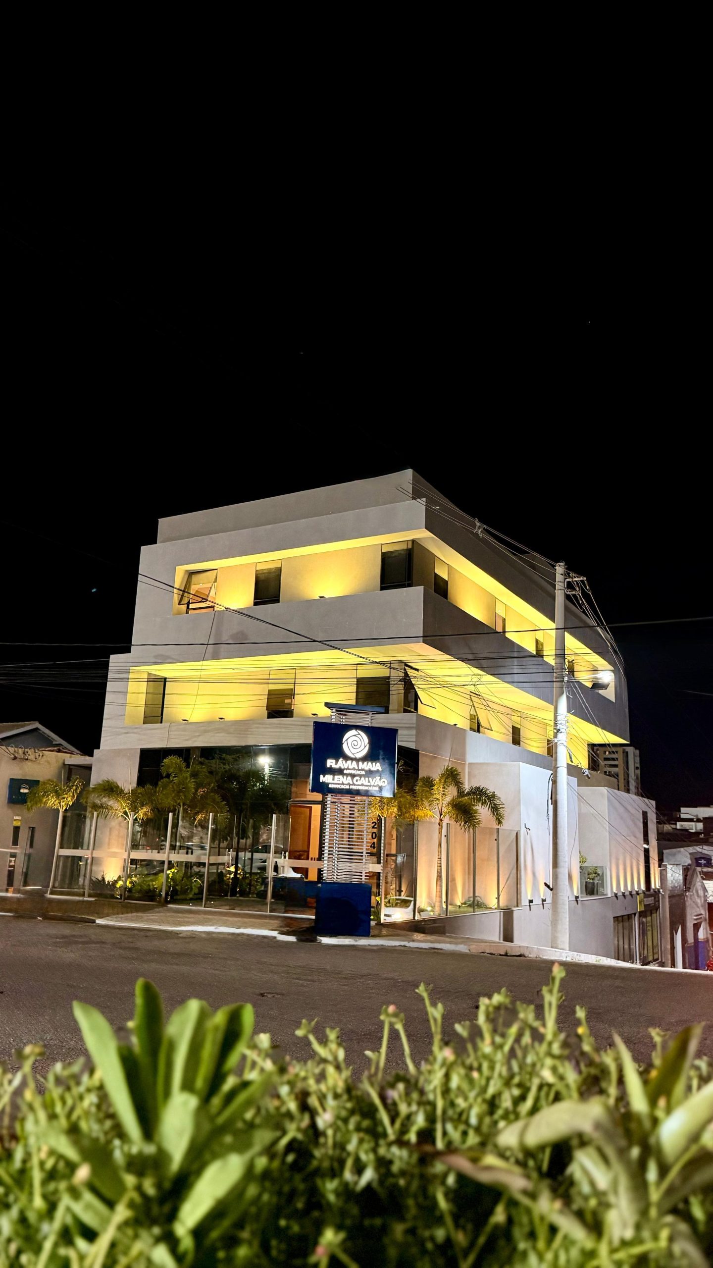 Saúde mental: escritório das advogadas Flávia Maia e Milena Galvão entra em campanha com iluminação do Setembro Amarelo