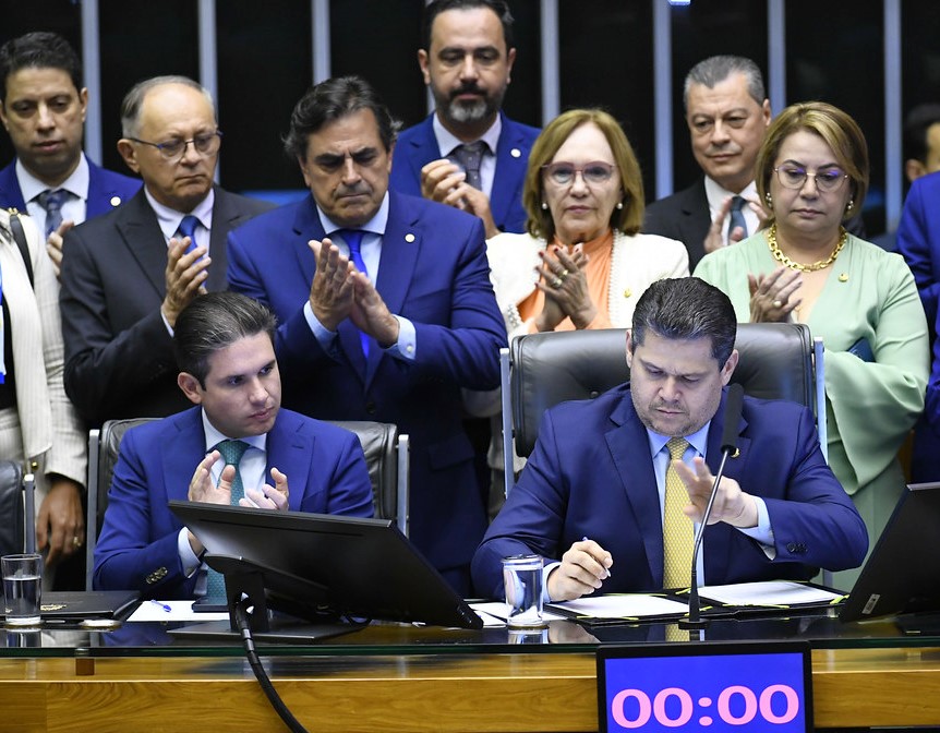 Com voto de Zenaide, Senado libera dinheiro para população do RN ter mais remédios, tratamentos e médicos de graça