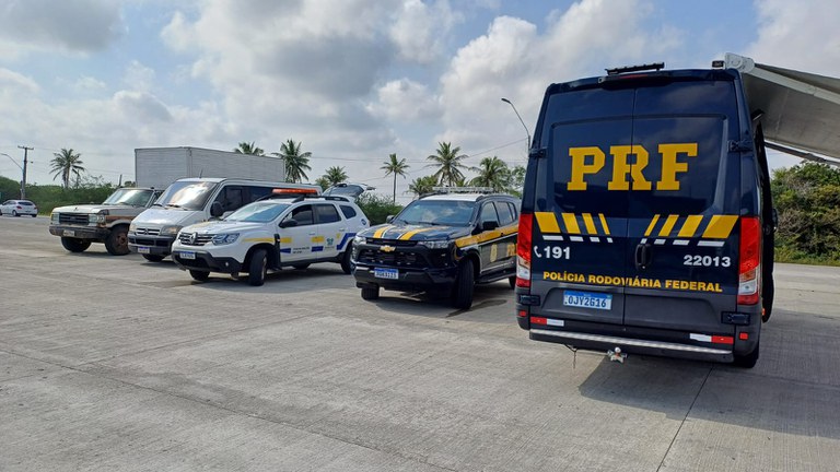 PRF, SEFAZ-RN e DER-RN apreendem mais de R$ 300 mil em operação contra o transporte de mercadorias irregulares