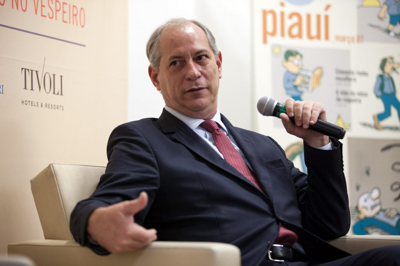 Justiça nega prisão de Ciro Gomes, mas proíbe ofensas a prefeita