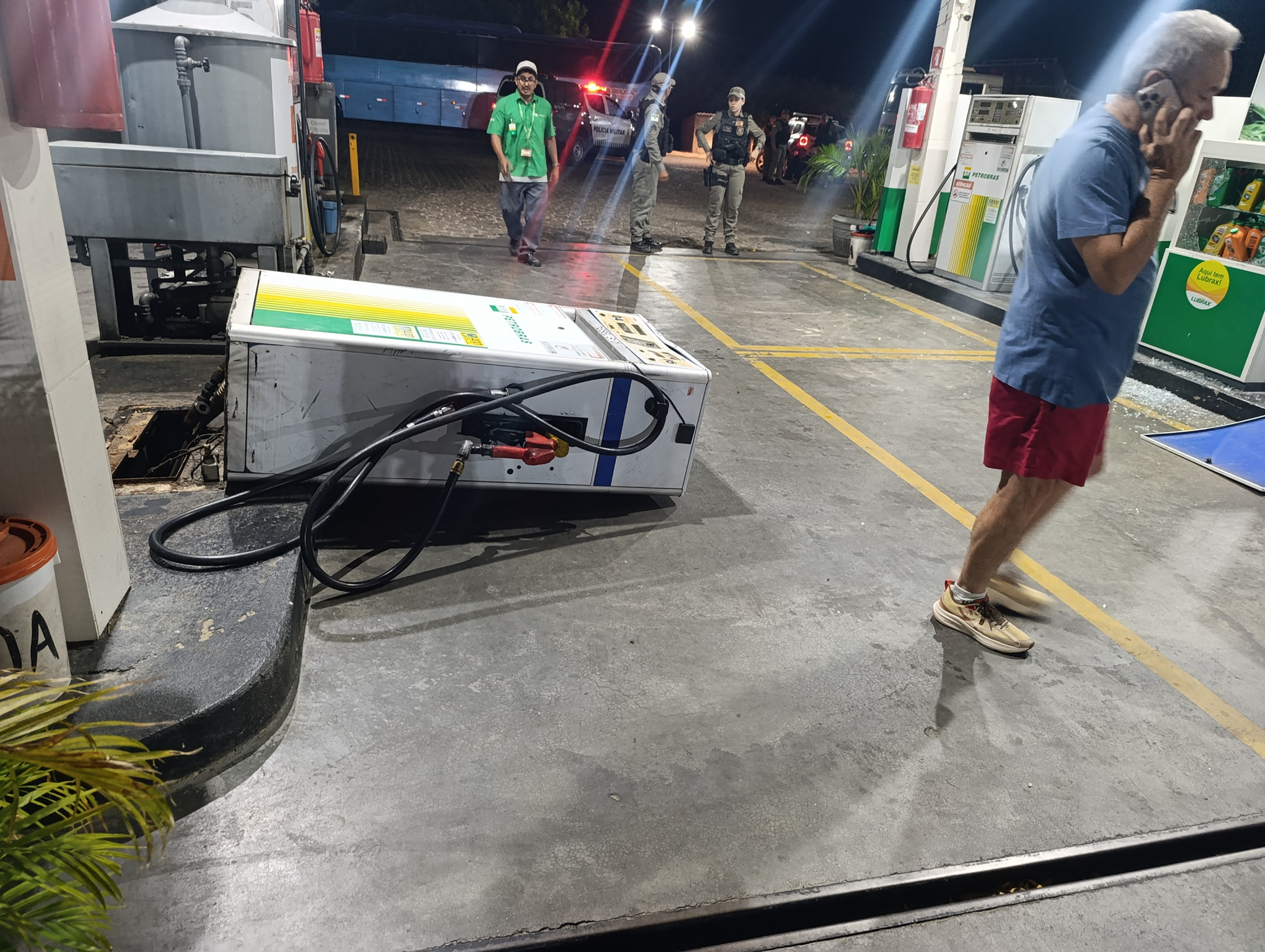 CURRAIS NOVOS: HOMEM SURTA, REALIZA QUEBRA QUEBRA EM POSTO DE COMBUSTÍVEIS E ACABA PRESO PELA PM