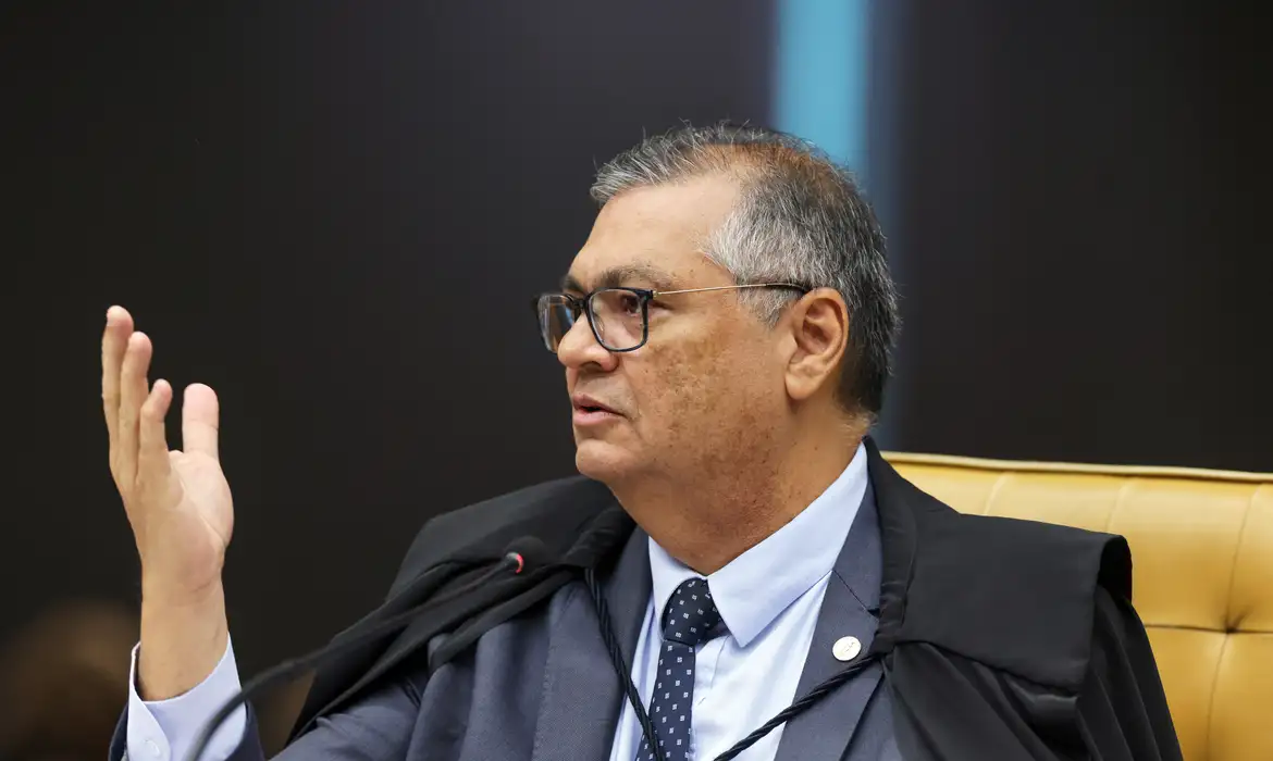 Dino suspende repasses de “emendas Pix” a nove municípios