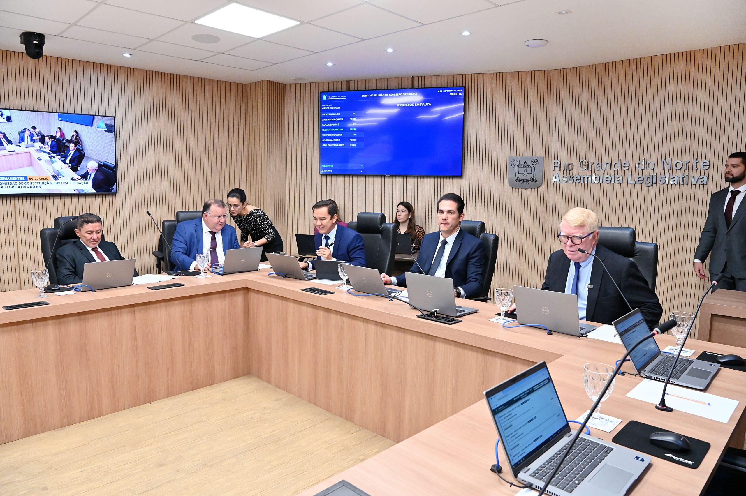 CCJ da Assembleia aprova conjunto de projetos de interesse cultural, social e institucional
