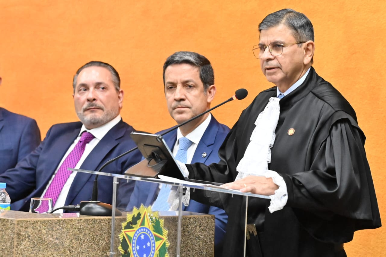 Ezequiel Ferreira prestigia posse do desembargador Walter Nunes no TRF5