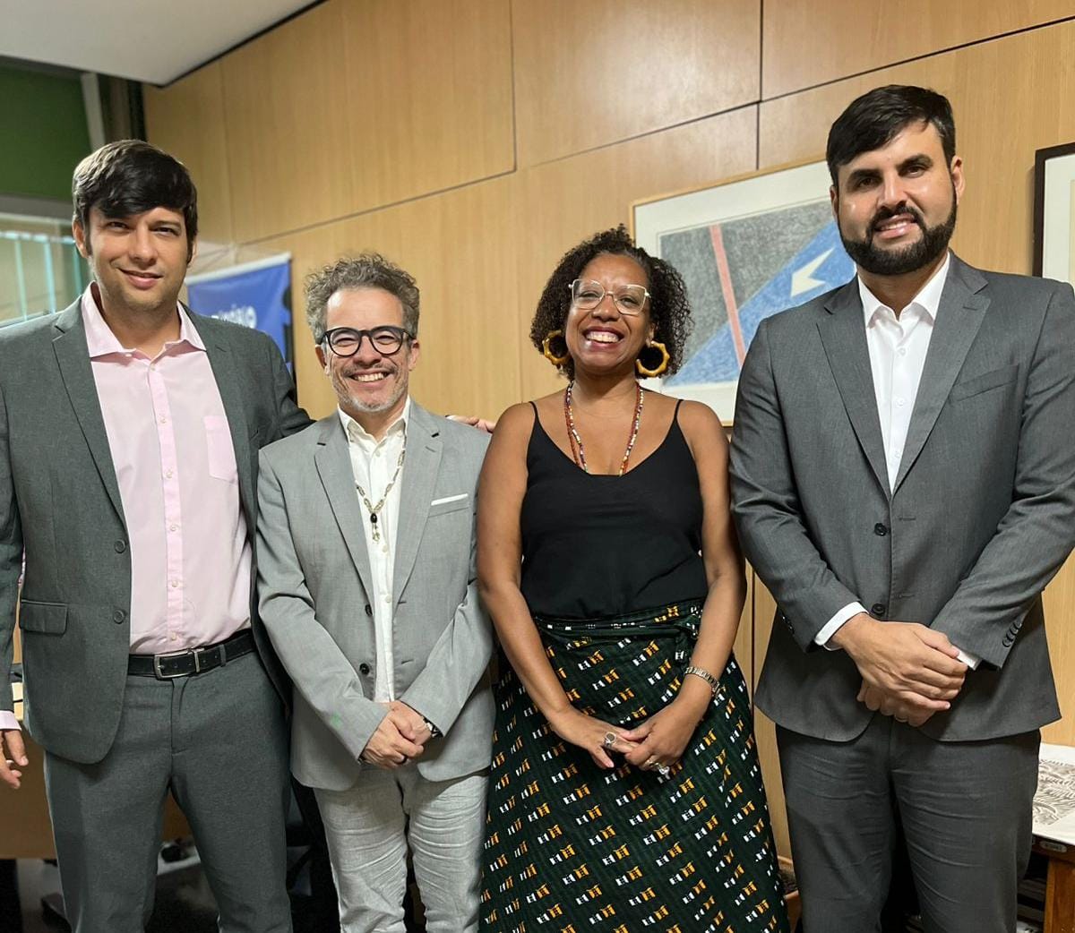 CAIXA CÊNICA PARA O TEATRO E COMERCIALIZAÇÃO DO MILHO E FARELO DE SOJA NA CONAB SÃO PAUTAS EM BRASÍLIA