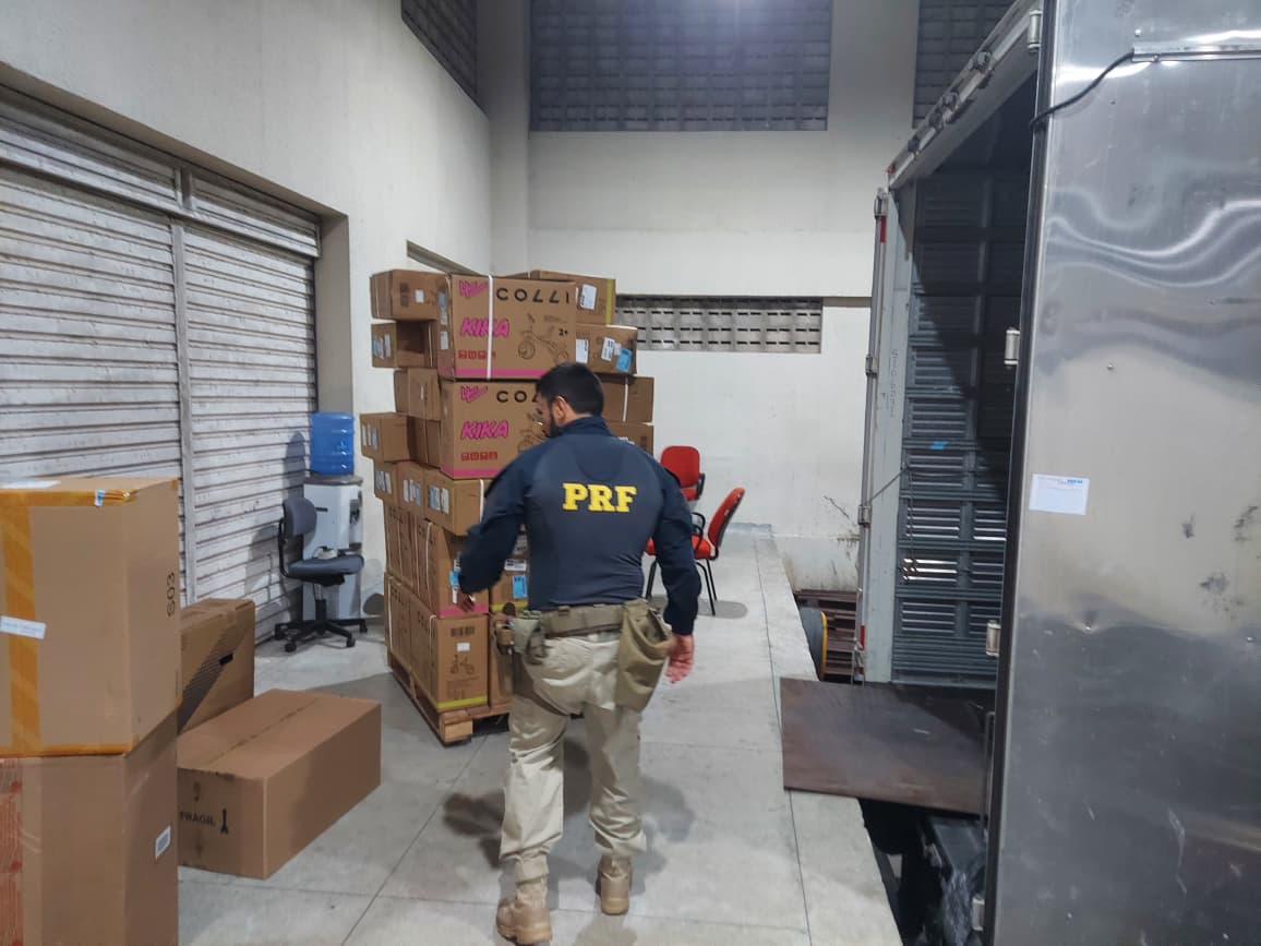 Grande carga de medicamentos transportados irregularmente é apreendida em Operação da PRF em Baía Formosa/RN