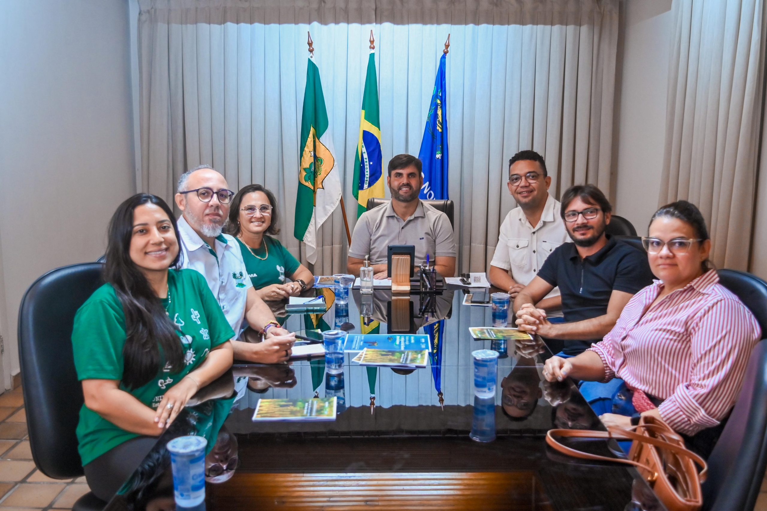 Prefeito Lucas Galvão recebe representantes do Idema/RN para discutir criação do Refúgio da Vida Silvestre Serra das Araras