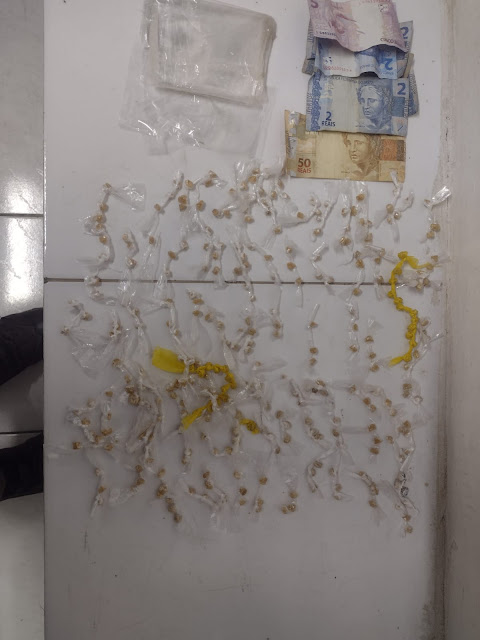 Polícia Militar prende homem com 330 trouxinhas de crack em Currais Novos