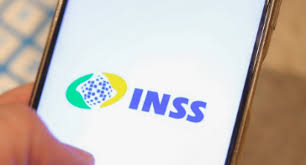 Aposentados e pensionistas do INSS começam a receber benefício; veja calendário