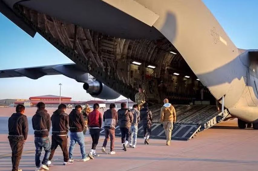 Número de brasileiros deportados dos EUA bate recorde em 2025