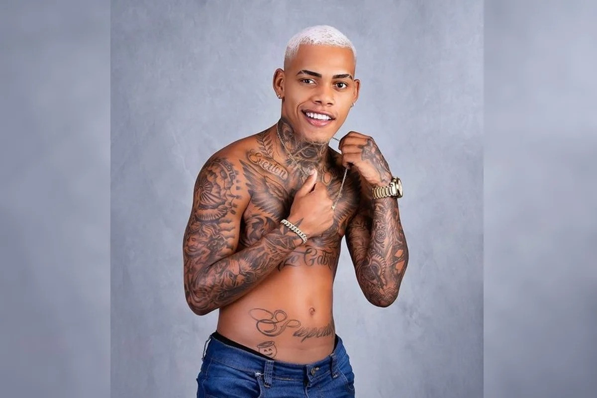 Cantor recifense VT Kebradeira é preso após chamar passageira de “macaca” durante viagem de ônibus