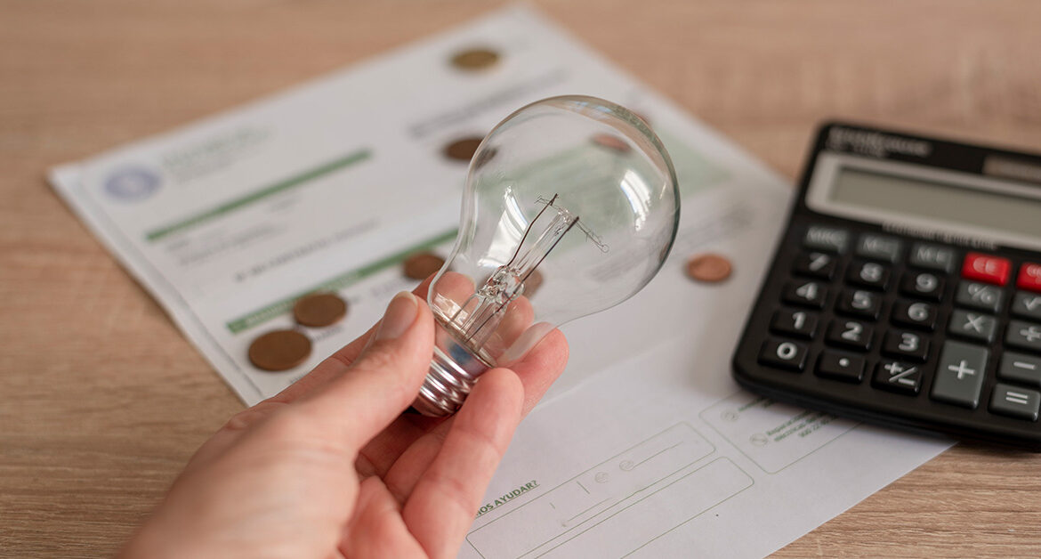 Aneel mantém bandeira para vermelha 1 na conta de luz em novembro