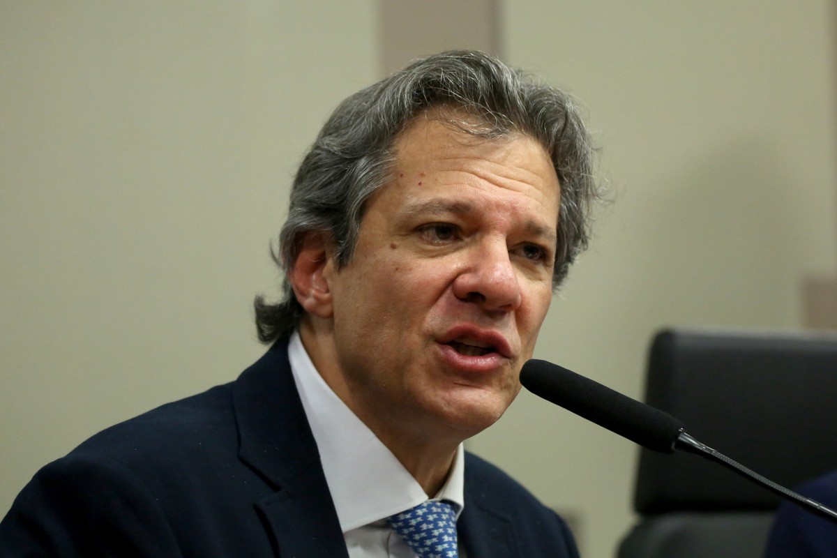 Haddad pede a Lula inclusão do combate à lavagem de dinheiro nas negociações com Trump