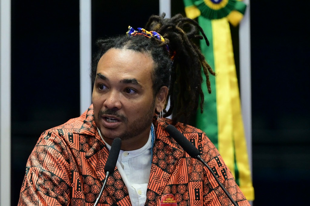 Indicado por Zenaide, professor e antropólogo negro do RN recebe Comenda Abdias do Nascimento no Senado Federal