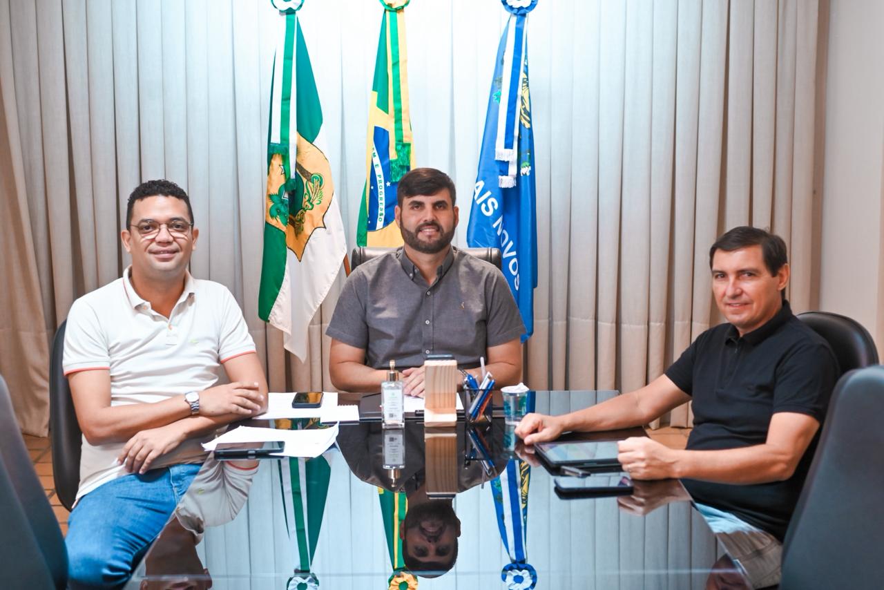 Vereador G Charles se reúne com o prefeito Lucas Galvão para tratar da execução de emendas impositivas