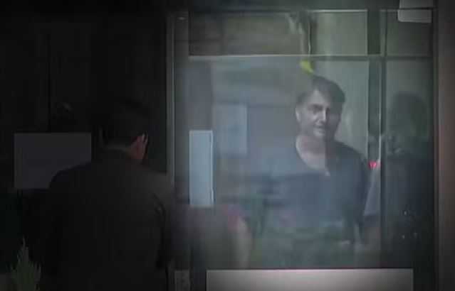 Moraes decreta cumprimento da pena de Bolsonaro; ele permanecerá na PF em Brasília