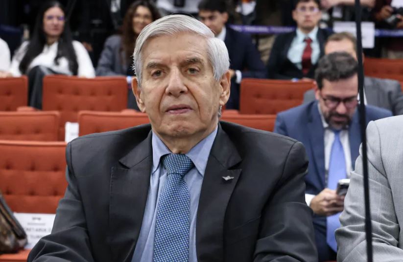 General Heleno passa por exame no Exército e diz que convive com Alzheimer desde 2018