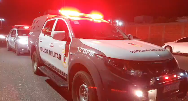 Homem agride companheira em via pública e foge antes da chegada da PM em Currais Novos