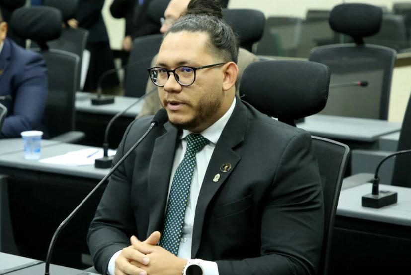 Câmara de Natal rejeita pedido de Brisa Bracchi para abrir processo de cassação contra Matheus Faustino