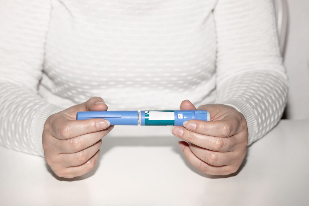 Mortes associadas ao uso de canetas emagrecedoras acendem alerta sobre automedicação