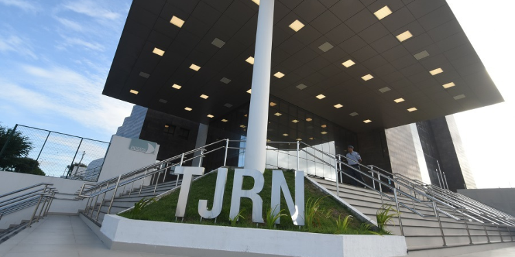 Sindicato aciona Justiça para obrigar Governo do RN a pagar 13º salário ainda em 2025