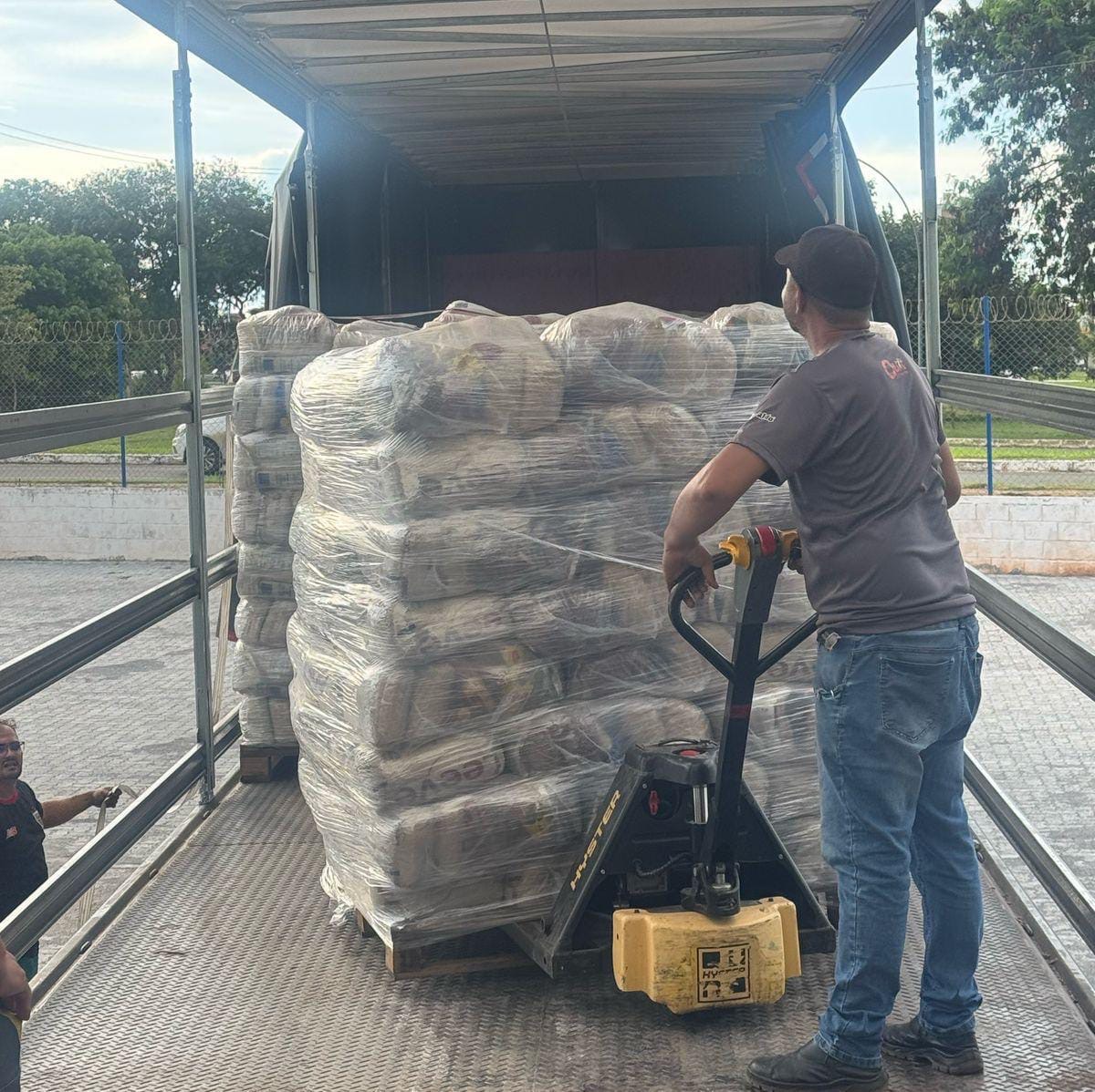 Famílias afetadas pela seca começam a receber cestas básicas segunda-feira