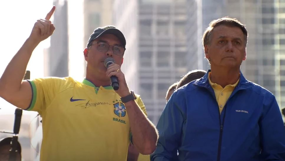 Bolsonaro diz que Flávio será seu candidato à Presidência da República