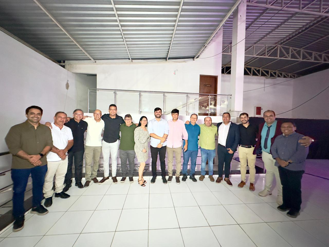 Autoridades políticas reunidas em Currais Novos demonstram força em apoio a pré-candidatura a Deputado Federal de Odon Jr