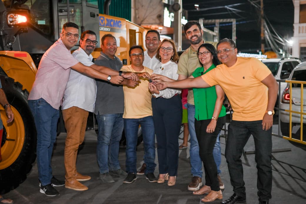 Parceria da senadora Zenaide Maia e do vereador Cleyber Trajano garante pá carregadeira para fortalecer ações na zona rural de Currais Novos