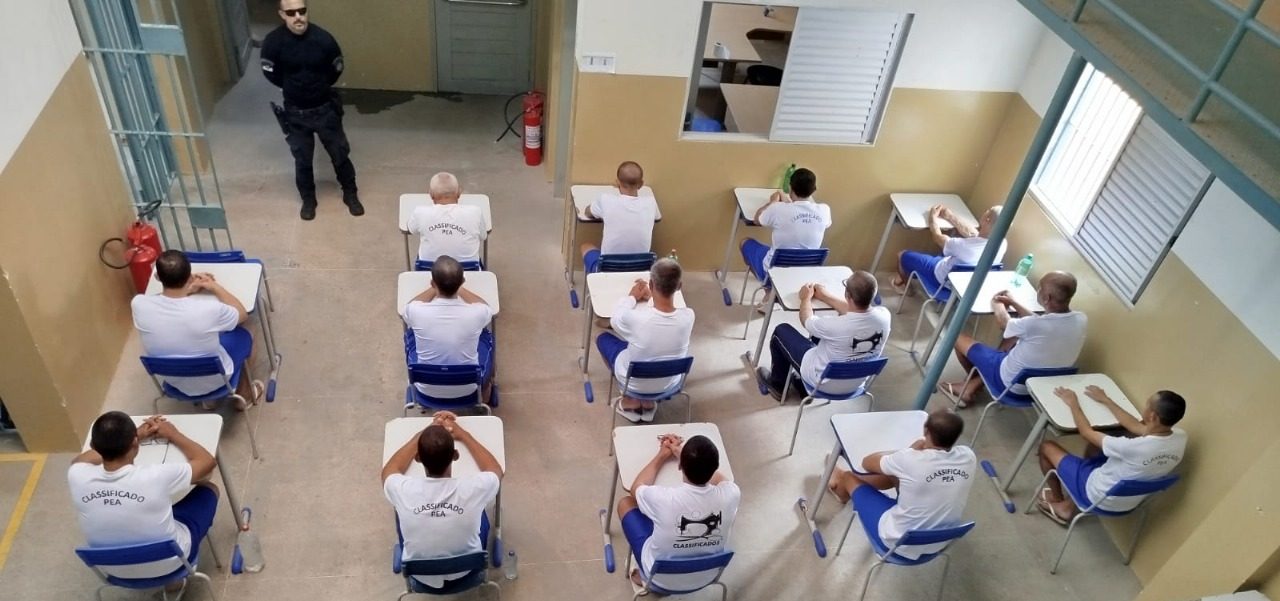 Mais de 2 mil presos do RN encaram ENEM dentro das celas