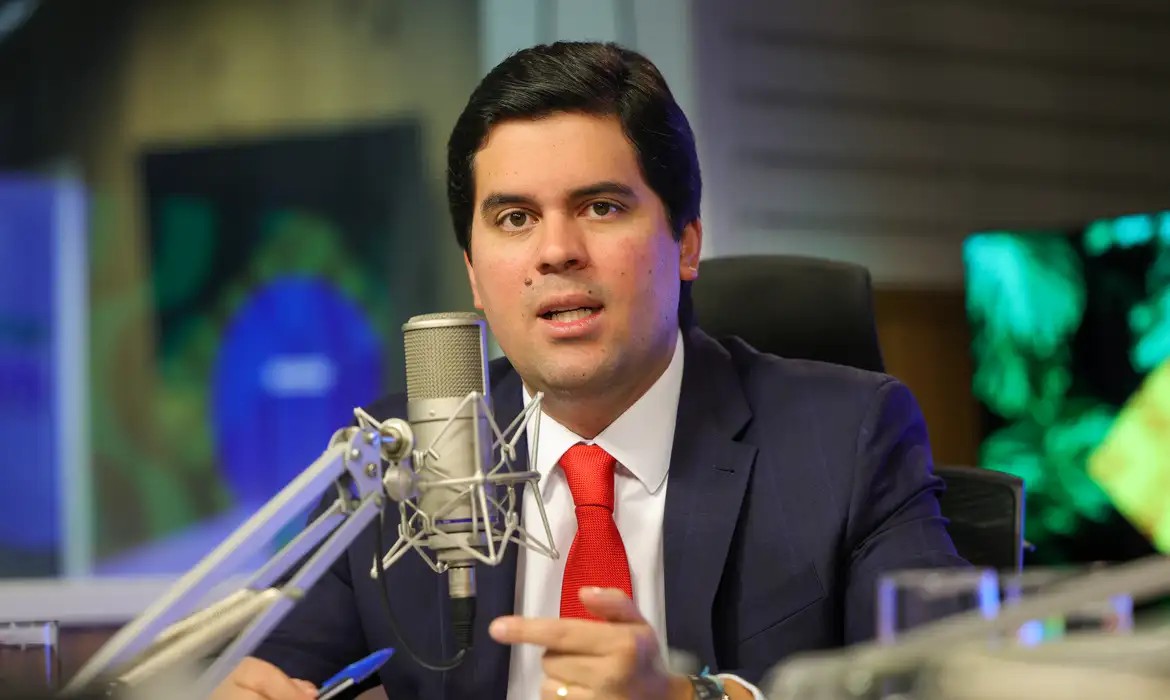 André Fufuca empregou fantasma na Câmara, e TCU avalia punição