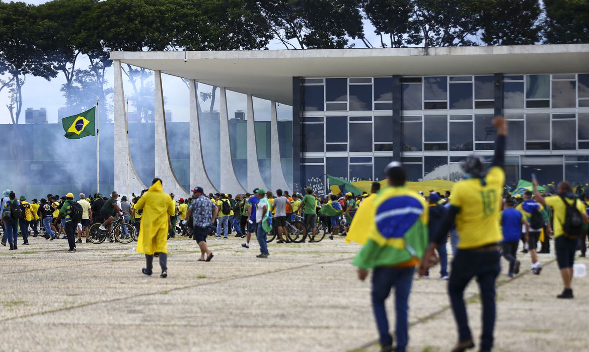 Dos 1.399 condenados pelo 8 de janeiro, apenas 179 continuam presos, afirma STF