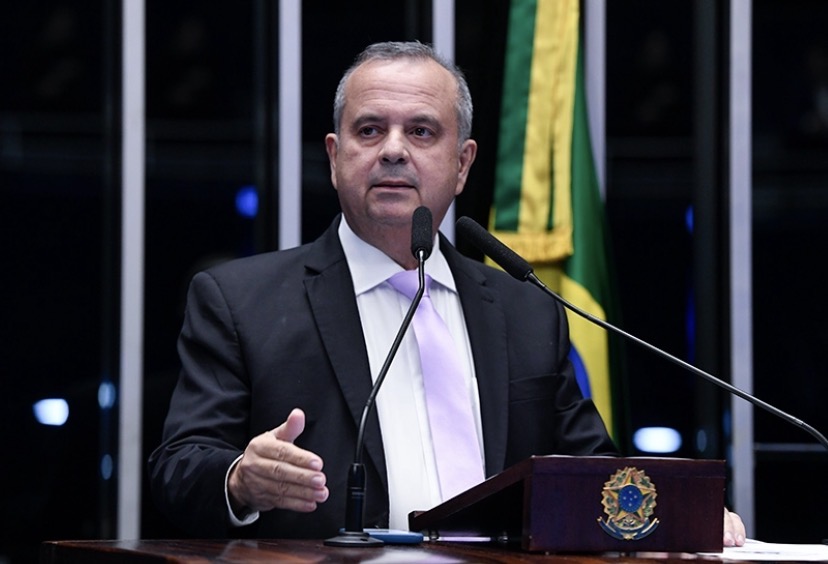 Rogério avisa em Brasília que vai desistir da disputa no RN e faz reuniões de urgência com Ezequiel