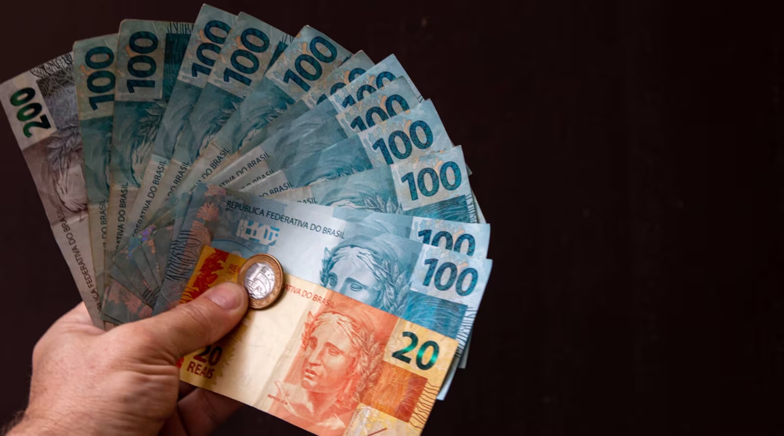 Salário mínimo de R$ 1.621 começa a valer nesta quinta-feira; veja o que muda