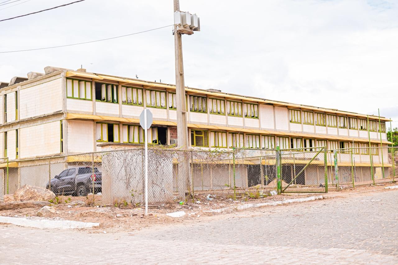 Prefeito Lucas acompanha obras de reforma do CAIC e reforça compromisso com modernização da gestão pública