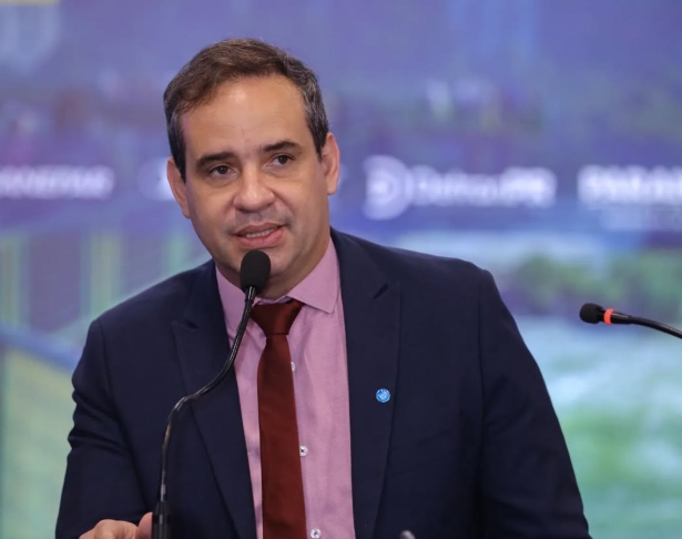 Cadu Xavier se apresenta como “governador tampão” com renúncia de Walter e Fátima