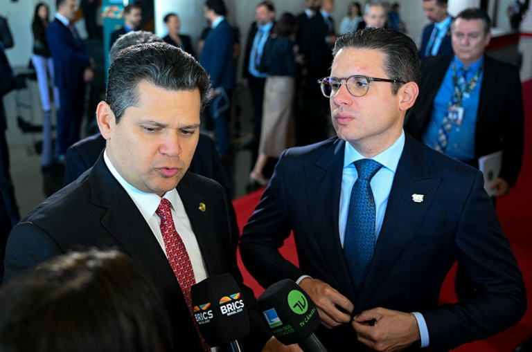 Alcolumbre e Hugo não irão a evento do Planalto em alusão ao 8 de janeiro