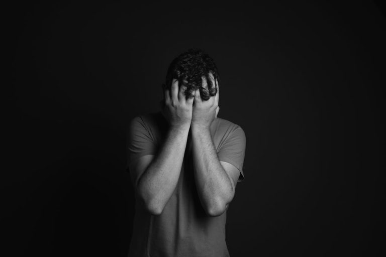 Demanda por saúde mental cresce, mas acesso segue restrito no Brasil