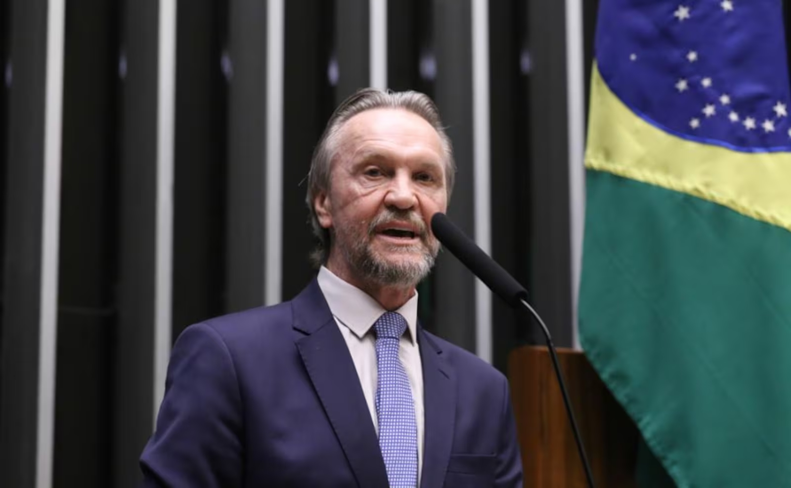 Governo pode acelerar debate sobre fim da escala 6×1 enquanto PEC avança na Câmara