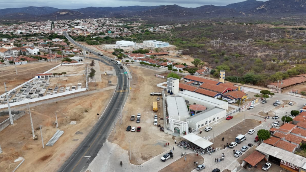 Senadora Zenaide Maia inaugura escola municipal em Acari com investimento de R$ 2 milhões em Educação