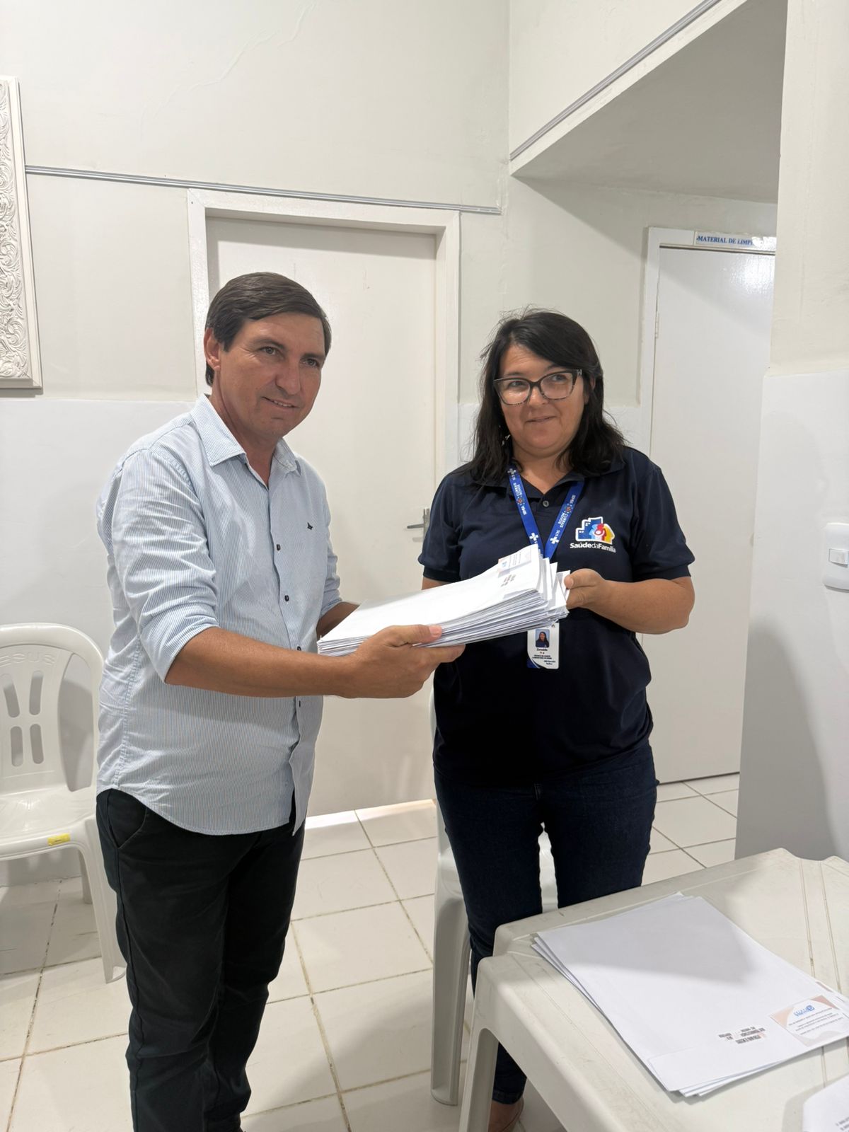 Vereador G Charles realiza entrega de resultados de mamografias do mutirão no Distrito da Cruz