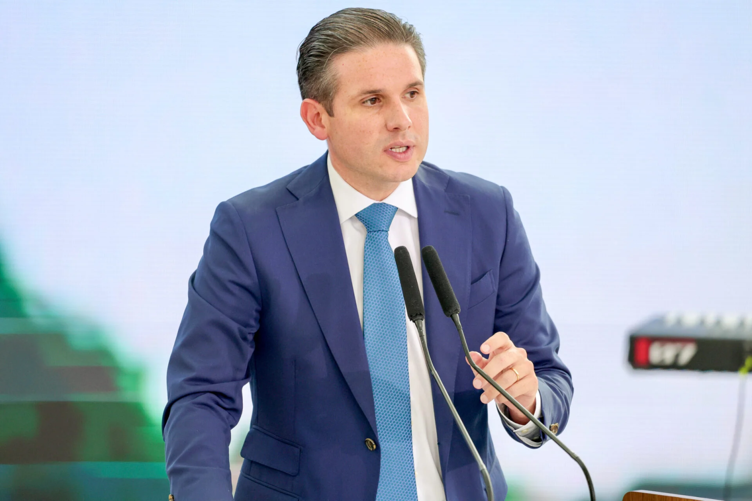 Motta diz que pretende votar em maio a PEC que acaba com a jornada 6×1