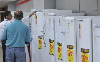 Confiança do comércio inicia 2026 pressionada pela Selic em 15%, aponta CNC