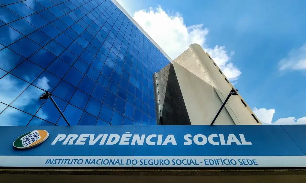 INSS suspende empréstimos consignados do banco C6 e cobra devolução de R$ 300 mi a aposentados