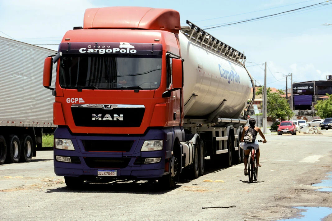 Caminhoneiros autônomos do RN apoiam paralisação por aumento do diesel