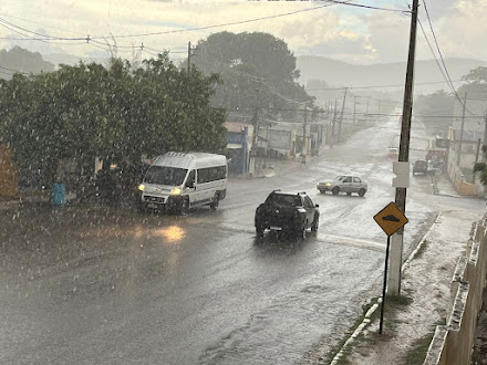 Chuvas voltam a cair em Currais Novos e renovam esperança de bom inverno