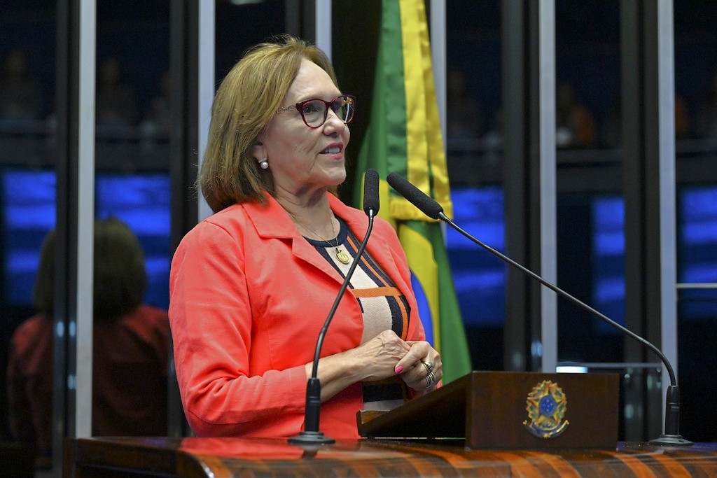 Zenaide sobe à tribuna do Senado para exaltar artesanato potiguar