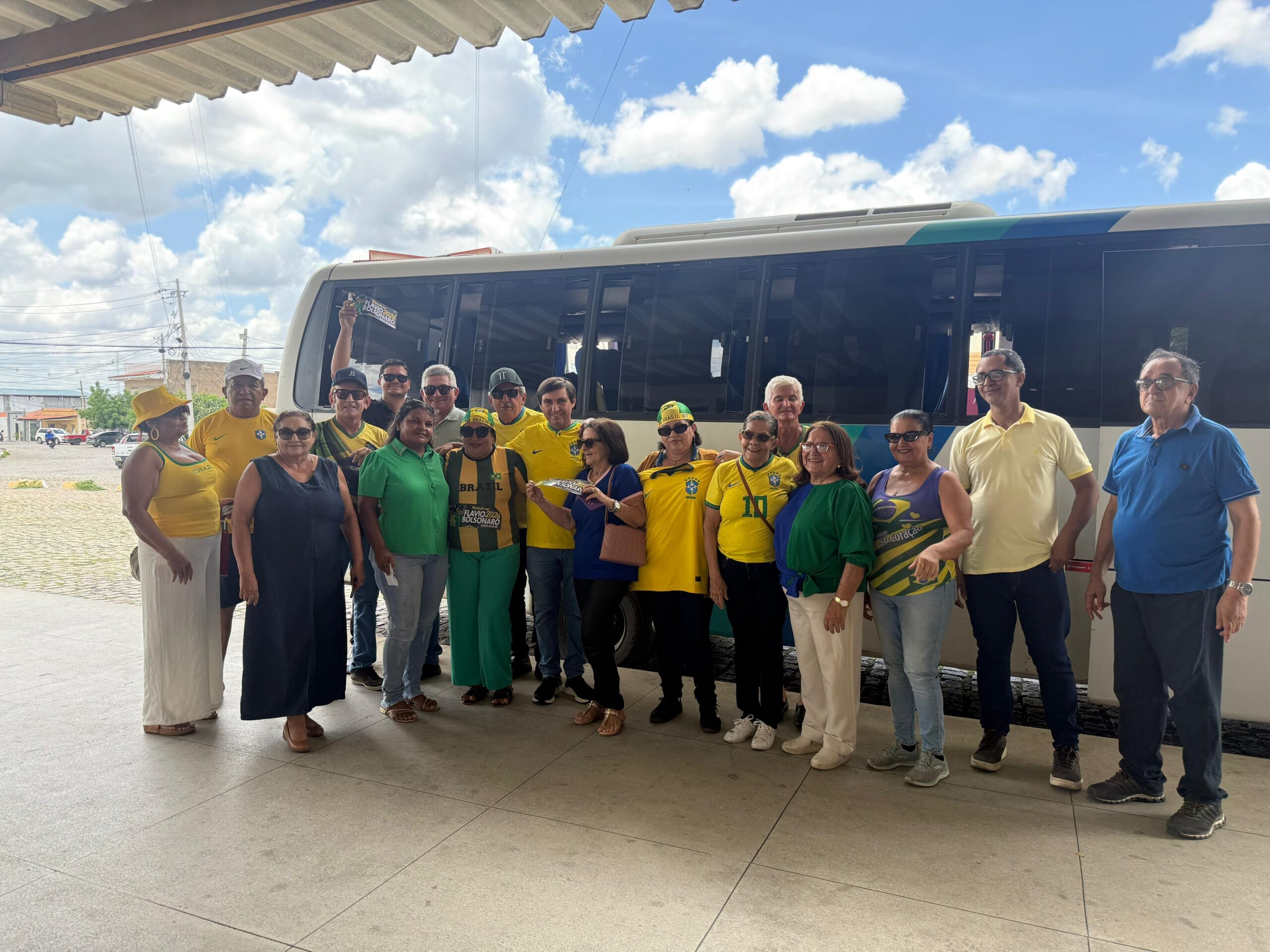 Caravana de Currais Novos liderada por G Charles participa de ato de filiação do PL em Natal